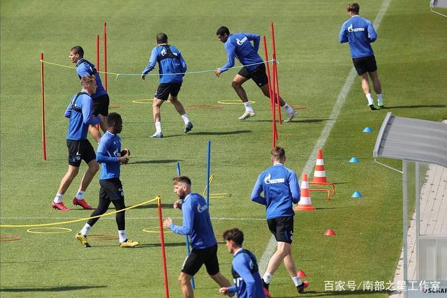 拉塞尔30分詹姆斯21+14 湖人终结鹈鹕4连胜